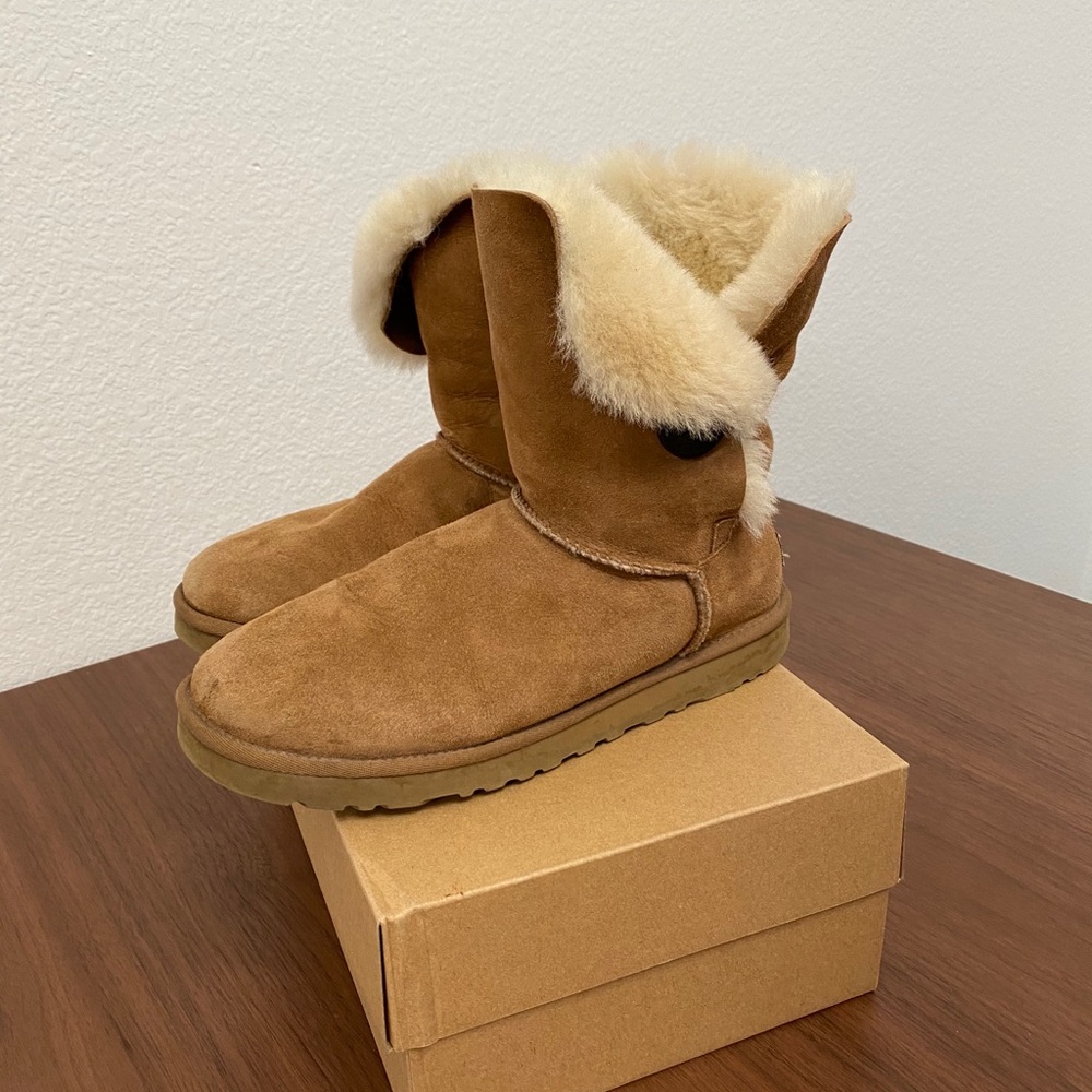 Ugg Bailey Button - image 1